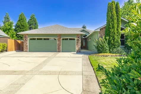 234 Bellerive Drive Eagle Point OR 97524