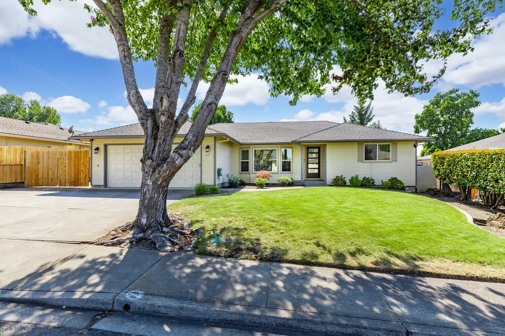 1871 Pinedale Street Medford OR 97504