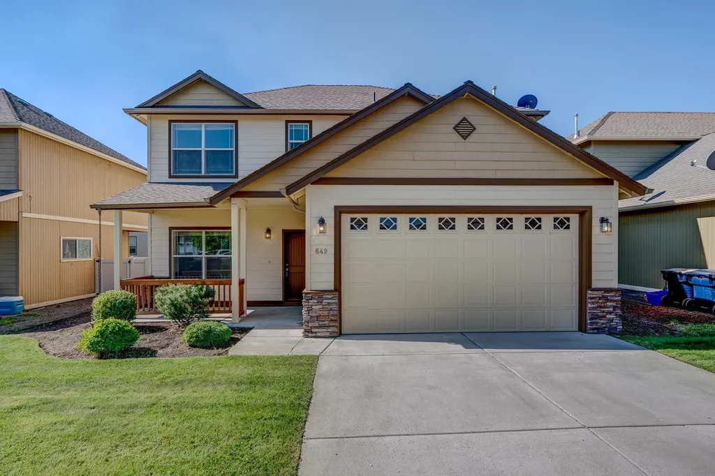 649 SE Glengarry Place Bend OR 97702