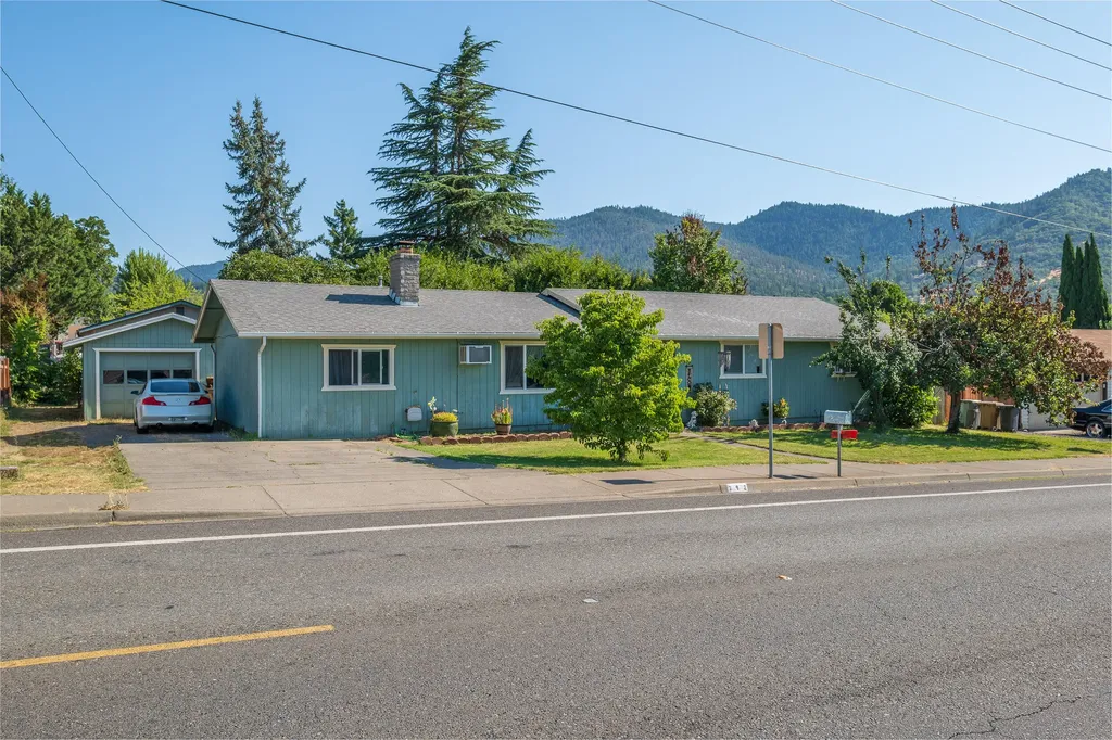 792 NW Morgan Lane Grants Pass OR 97526