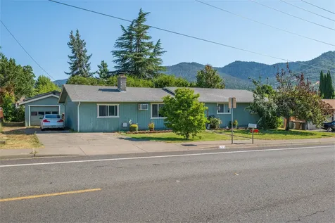 792 NW Morgan Lane Grants Pass OR 97526