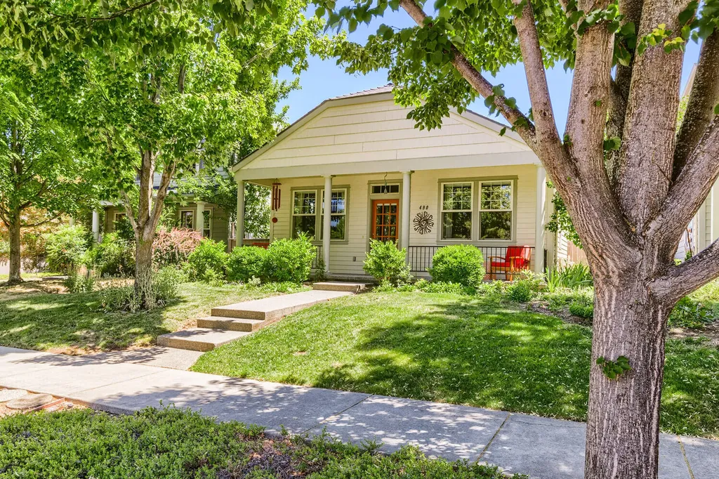 490 Clinton Street Ashland OR 97520