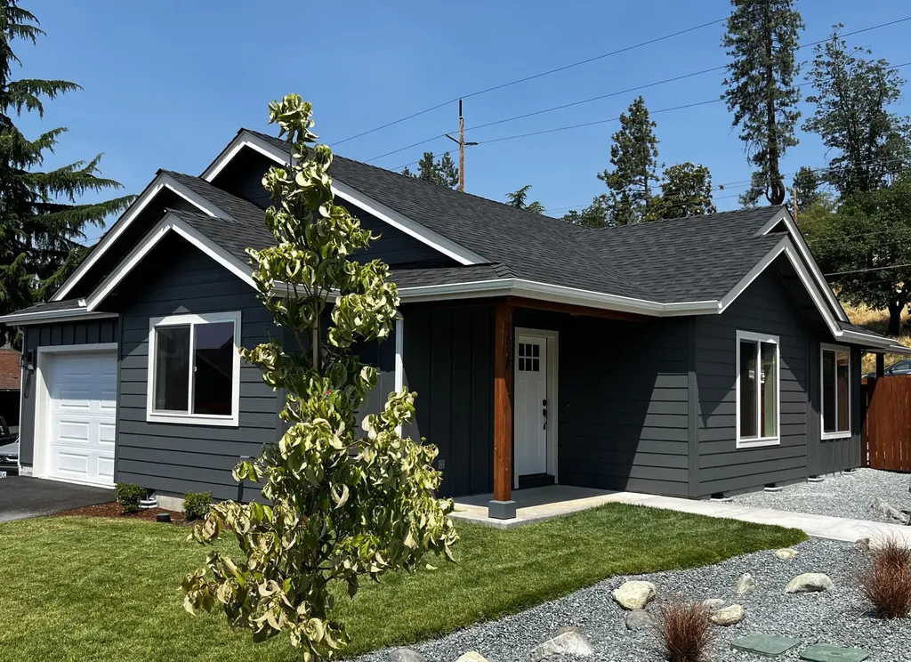 1698 NE 9th Street Grants Pass OR 97526