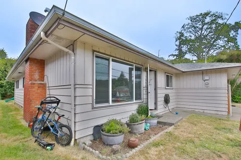 1060 Newmark Street North Bend OR 97459
