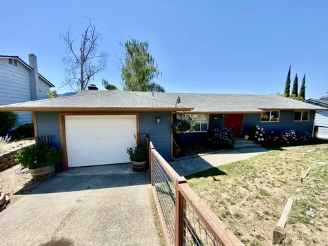 1015 NE Pepperwood Drive Grants Pass OR 97526