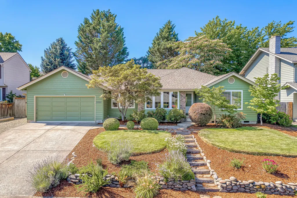 3228 Auburn Way Medford OR 97504