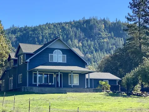 726 Earhart Road Rogue River OR 97537