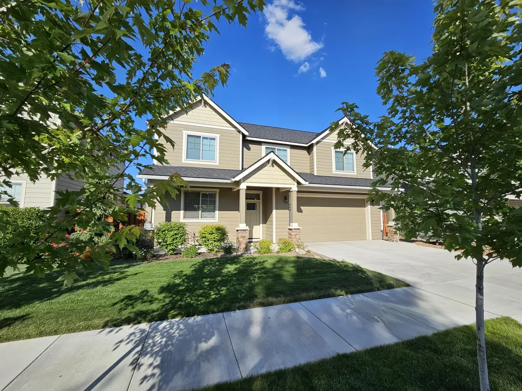 464 NW 29th Street Redmond OR 97756