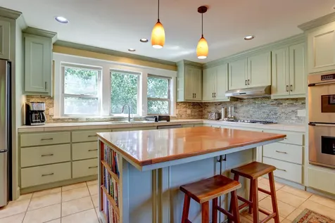 23085 Chisholm Trail Bend OR 97702