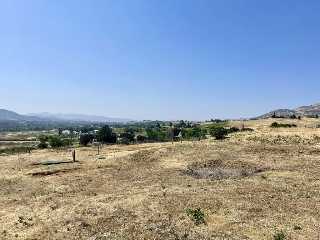 624 S Valley View Road Ashland OR 97520
