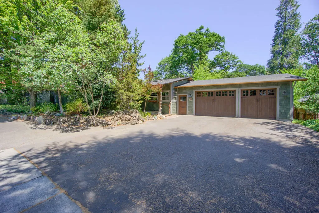 33 Black Oak Drive Medford OR 97504