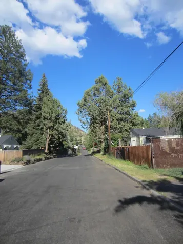 748 NE 9th Street Bend OR 97701