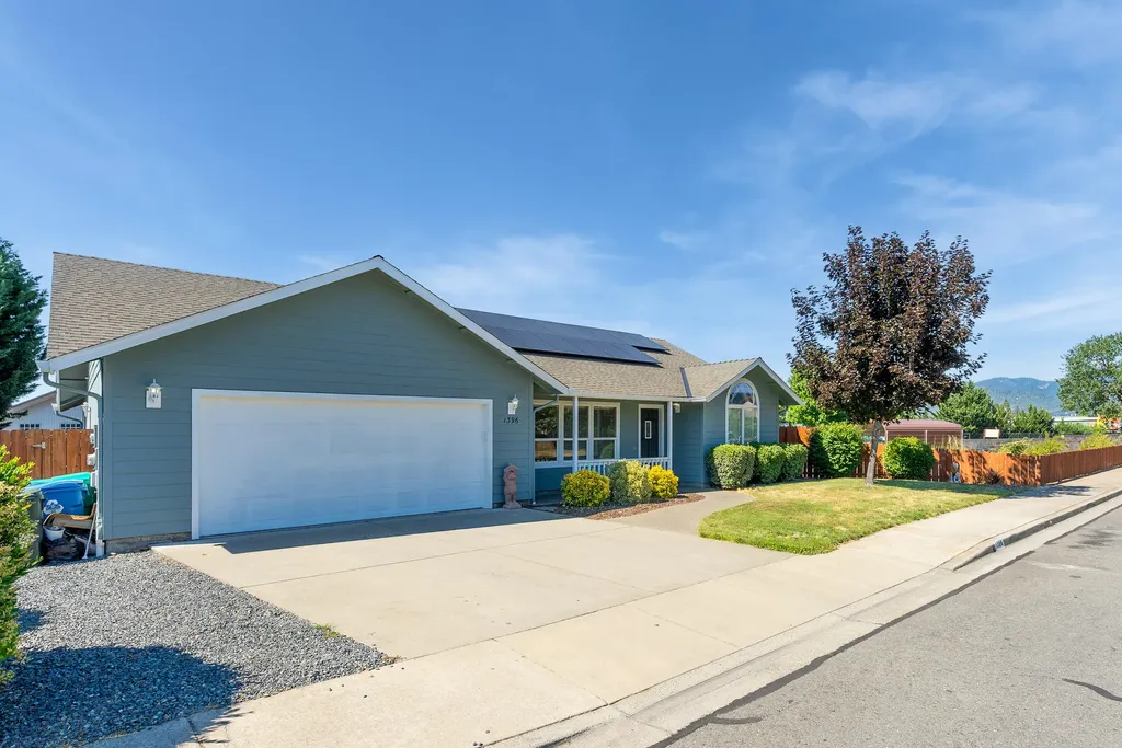 1396 Barney Fife Boulevard Grants Pass OR 97527