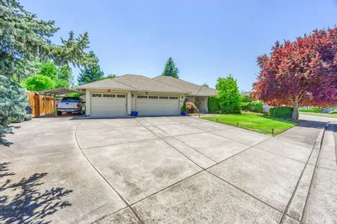 3080 Ruby Drive Medford OR 97504