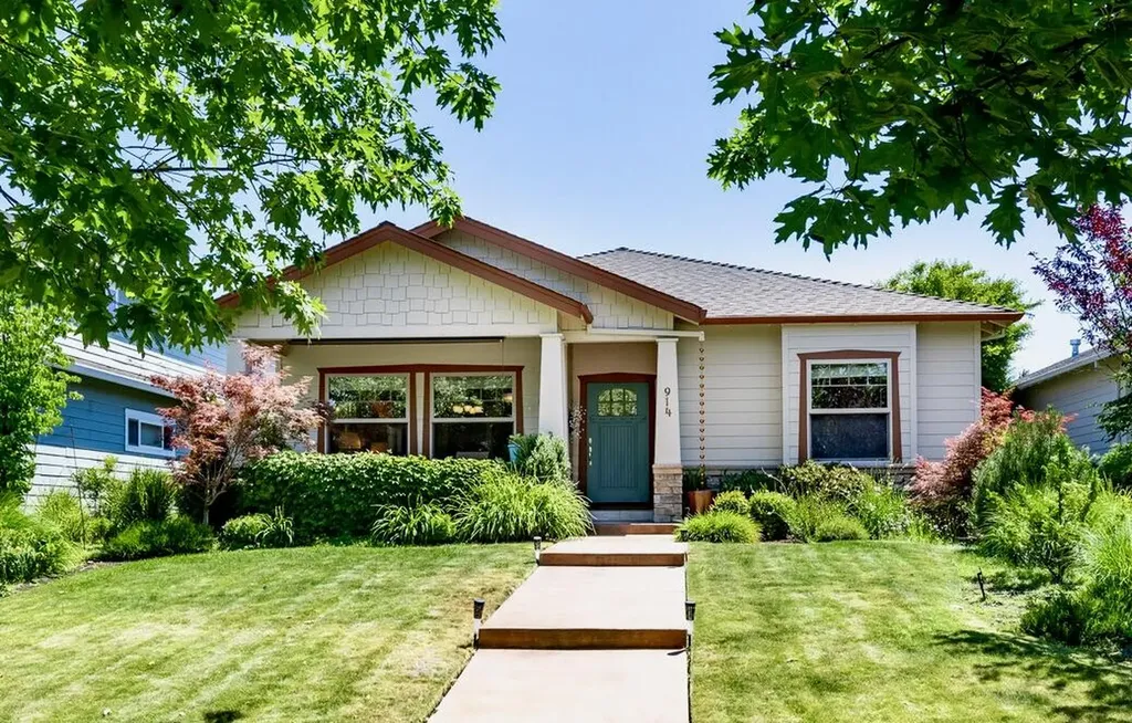 914 Kestrel Parkway Ashland OR 97520