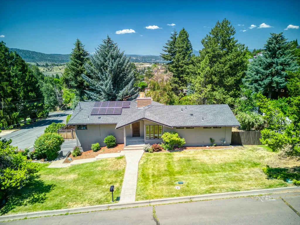 2020 Fairmount Street Klamath Falls OR 97601