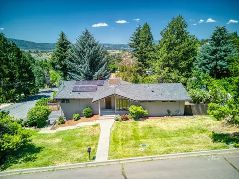 2020 Fairmount Street Klamath Falls OR 97601
