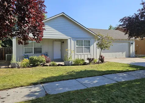 3221 SW Juniper Avenue Redmond OR 97756