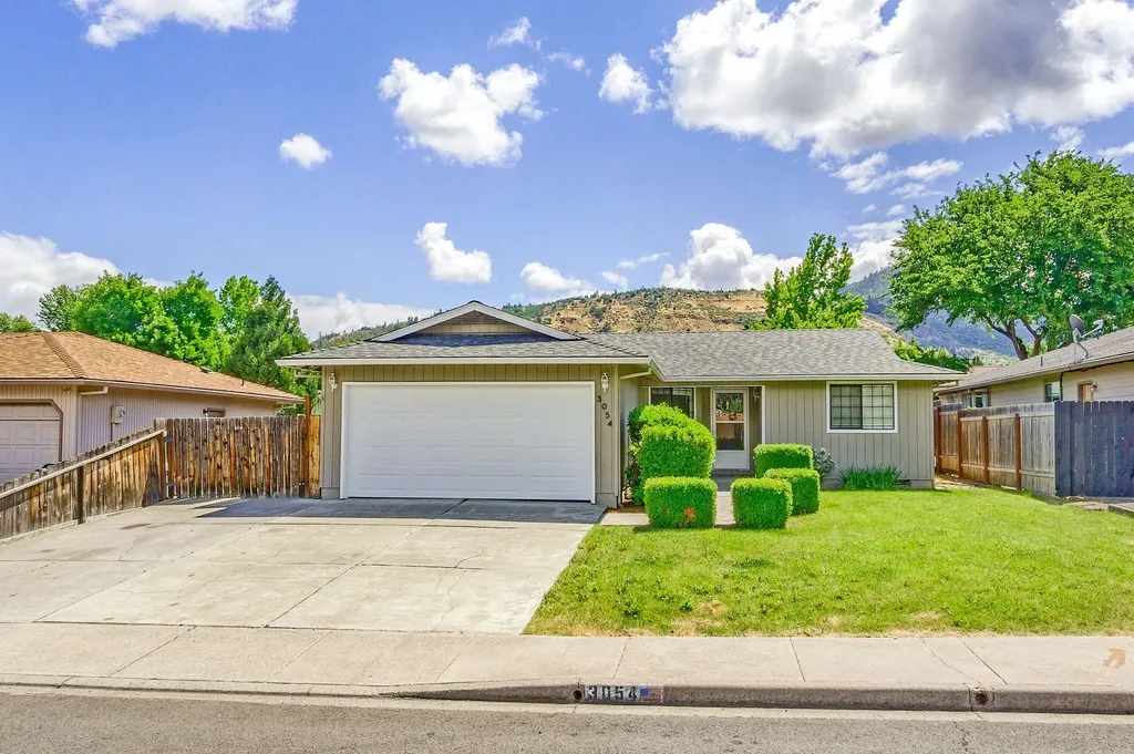 3054 Levi Circle Medford OR 97504