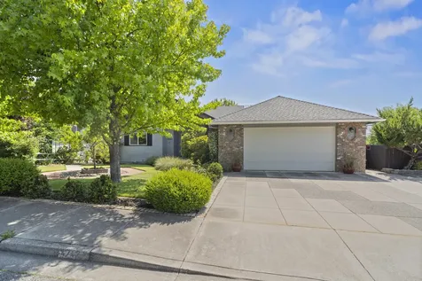 4742 Torrey Pines Drive Medford OR 97504