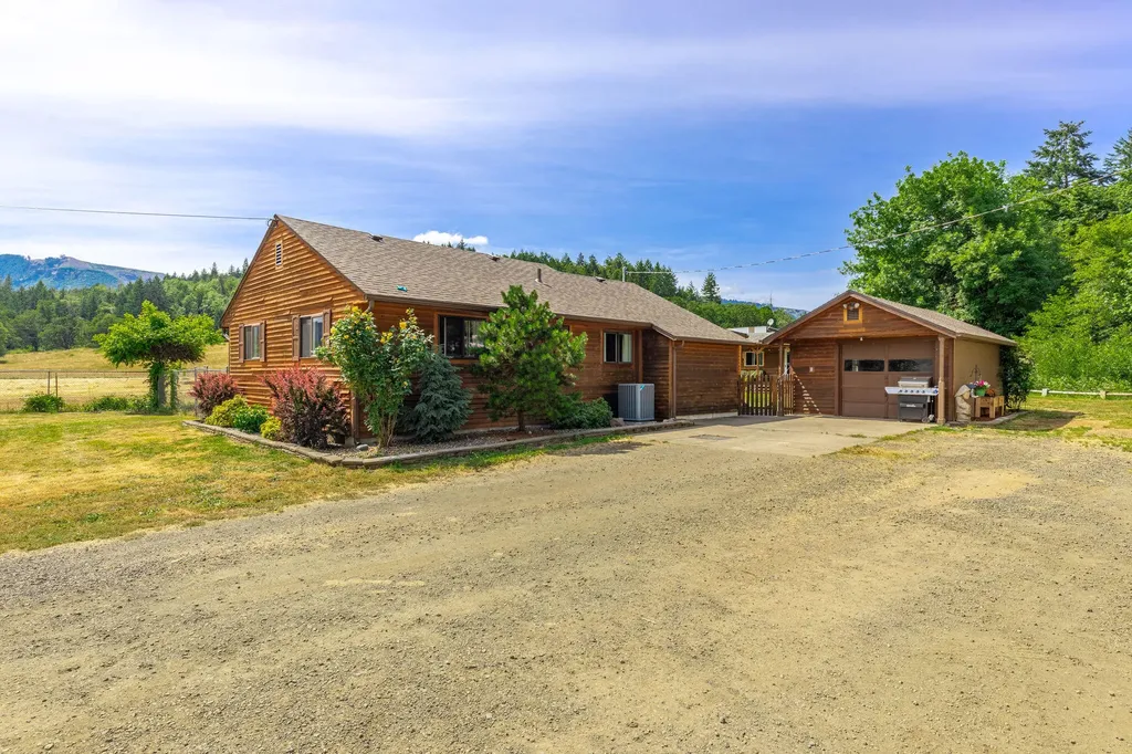 1095 Flournoy Valley Road Roseburg OR 97471
