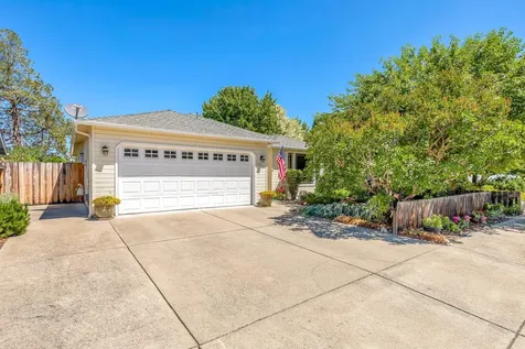 207 Jared Court Phoenix OR 97535