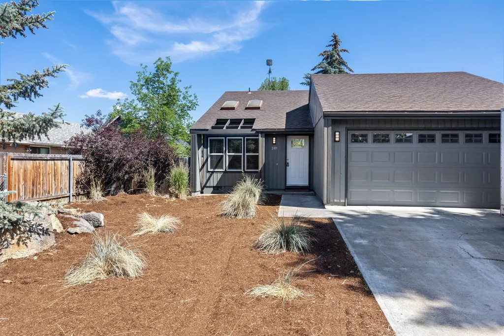 2435 SW Fissure Loop Redmond OR 97756