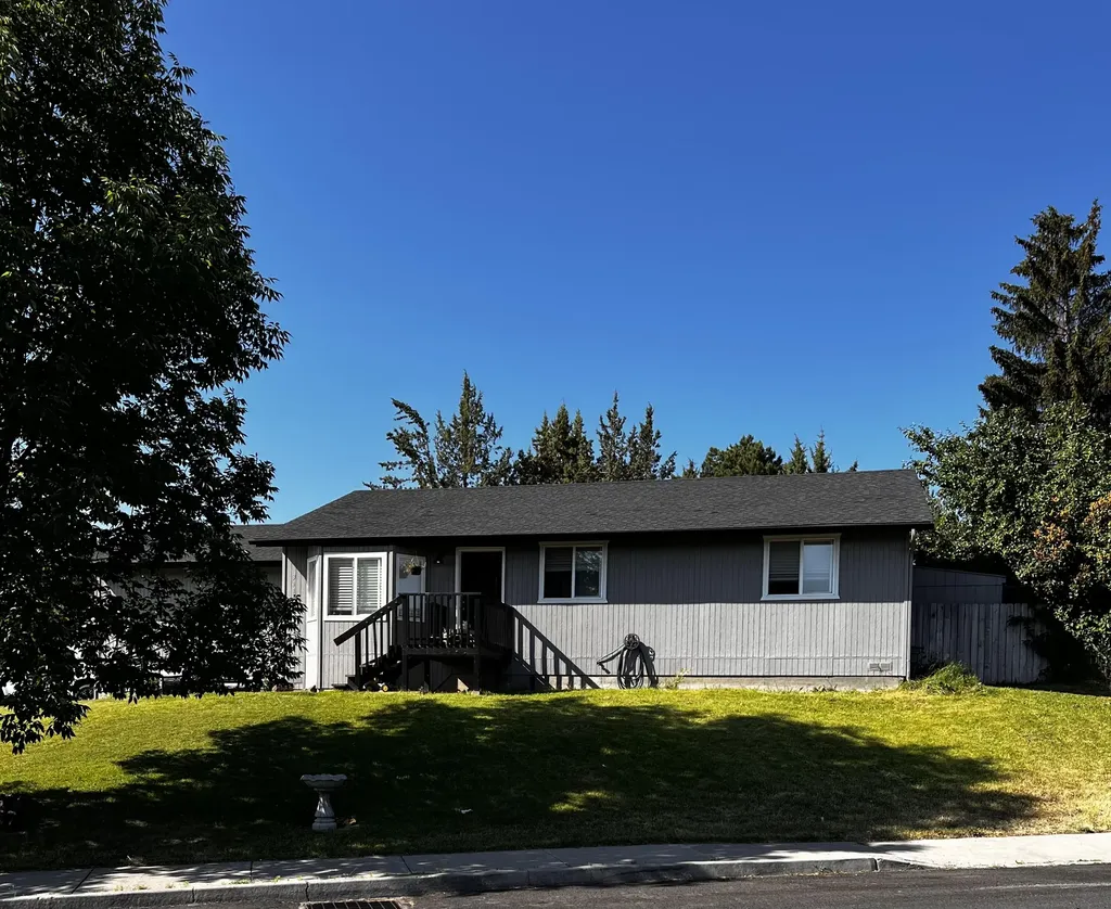 3414 SW Salmon Avenue Redmond OR 97756