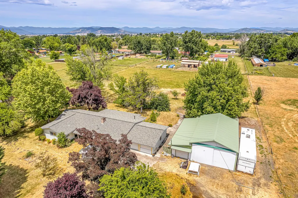 2775 Randall Avenue Central Point OR 97502