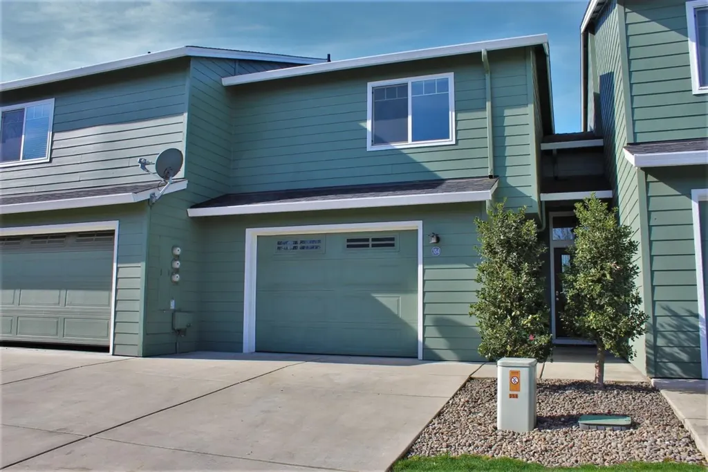 354 Live Oak Loop Central Point OR 97502
