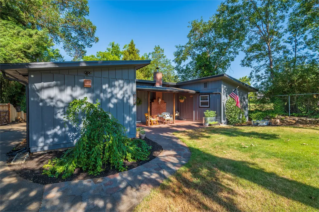 964 NE 10th Street Grants Pass OR 97526