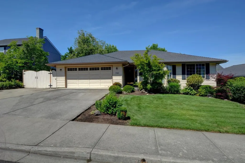 1749 Willow Glen Way Medford OR 97504