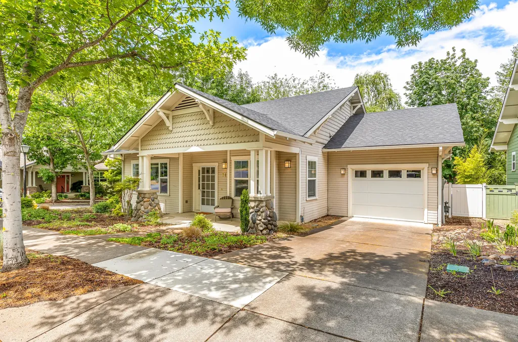 745 Creek Stone Way Ashland OR 97520