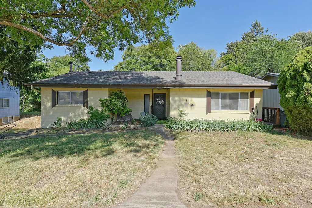 714 Helman Street Ashland OR 97520