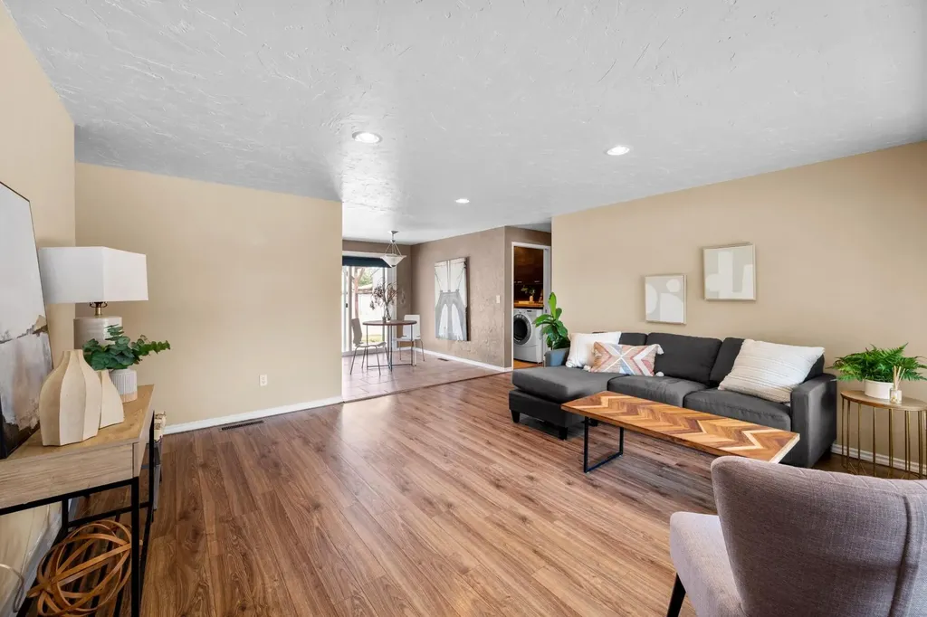 131 NW Fir Avenue Redmond OR 97756