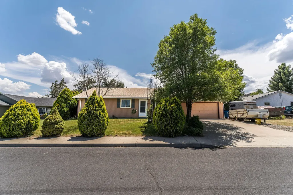 3456 SW Reindeer Avenue Redmond OR 97756