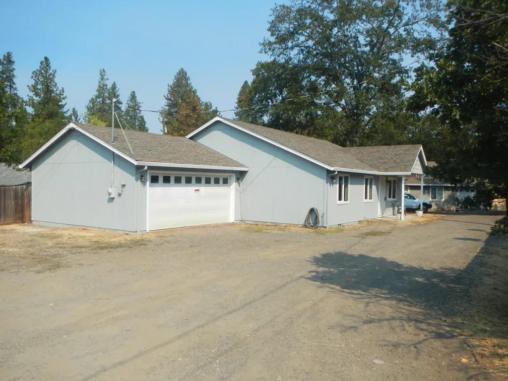 82 Maple Street Shady Cove OR 97539