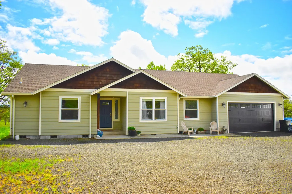 13822 Perry Road Central Point OR 97502