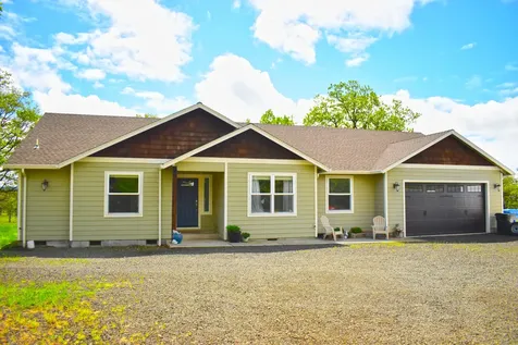 13822 Perry Road Central Point OR 97502