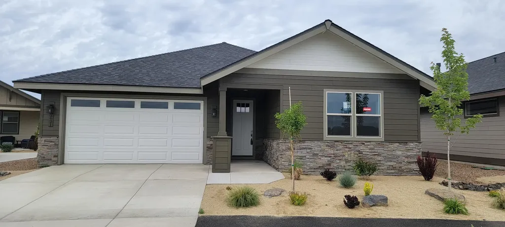 2621 NW Redwood Circle Redmond OR 97756