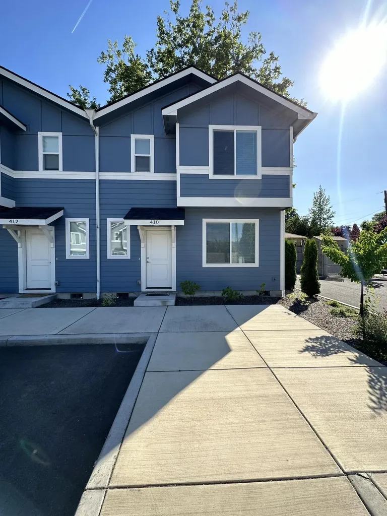 410 Oak Street Phoenix OR 97535
