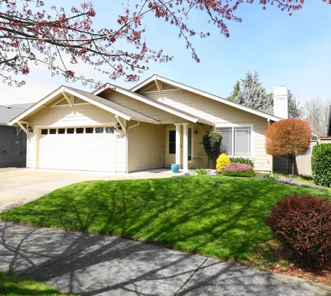 1208 Shafer Lane Medford OR 97501