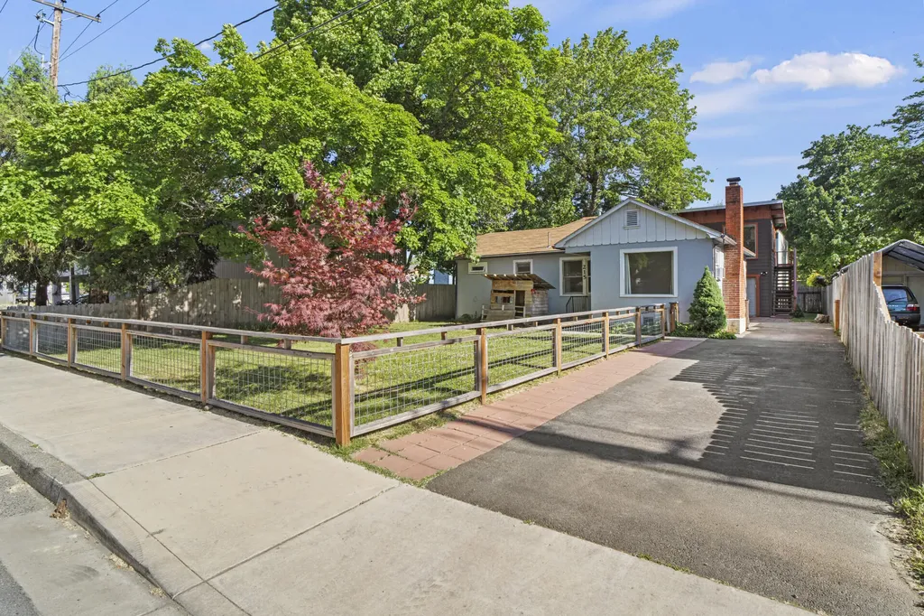 215 SW Rogue River Avenue Grants Pass OR 97526