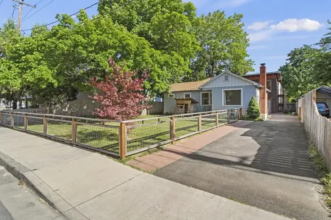 215 SW Rogue River Avenue Grants Pass OR 97526