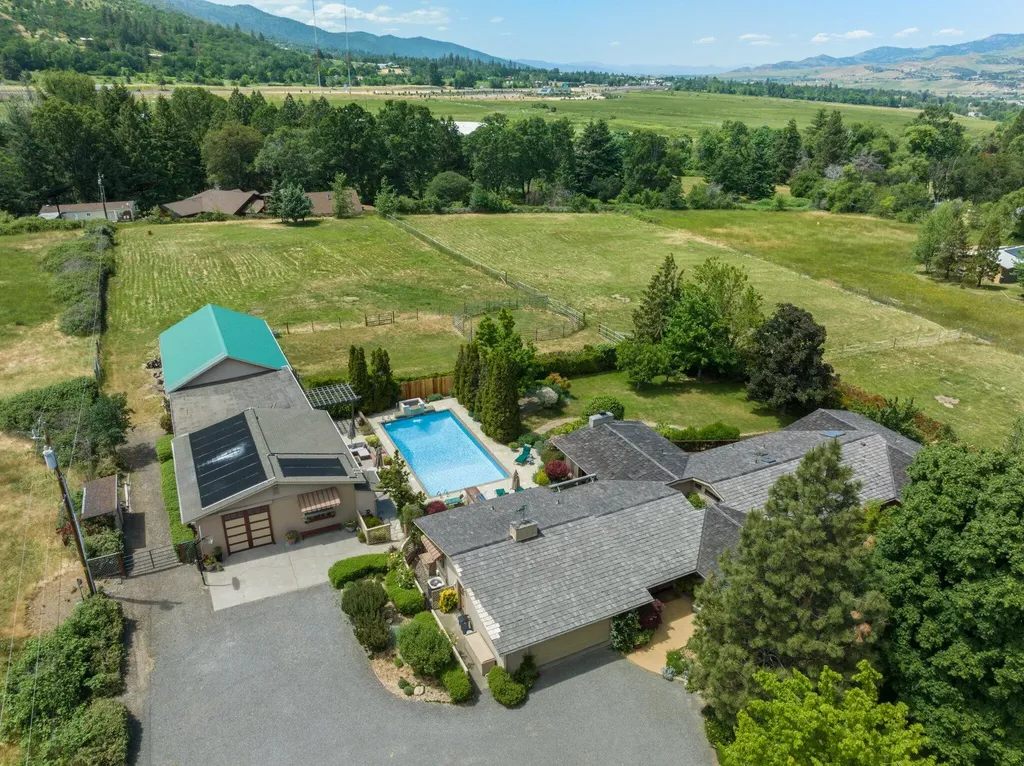 170 Reiten Drive Ashland OR 97520