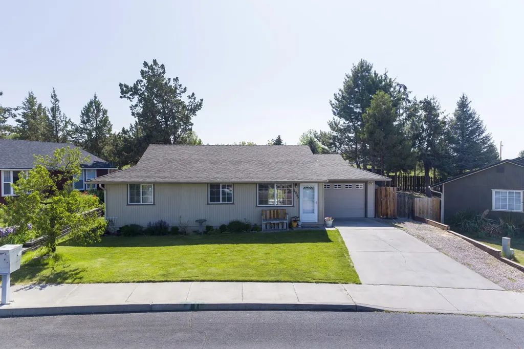 1935 SW 33rd Street Redmond OR 97756