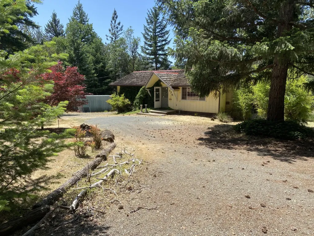 176 Debra Lane Grants Pass OR 97527