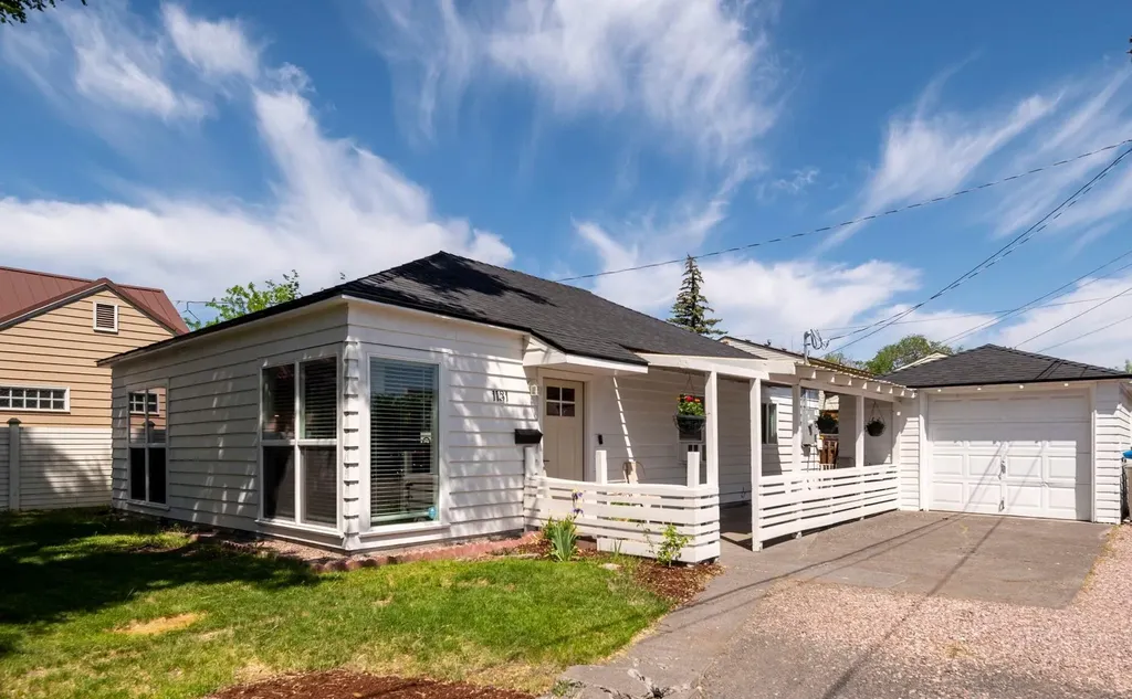 1131 SW Evergreen Avenue Redmond OR 97756