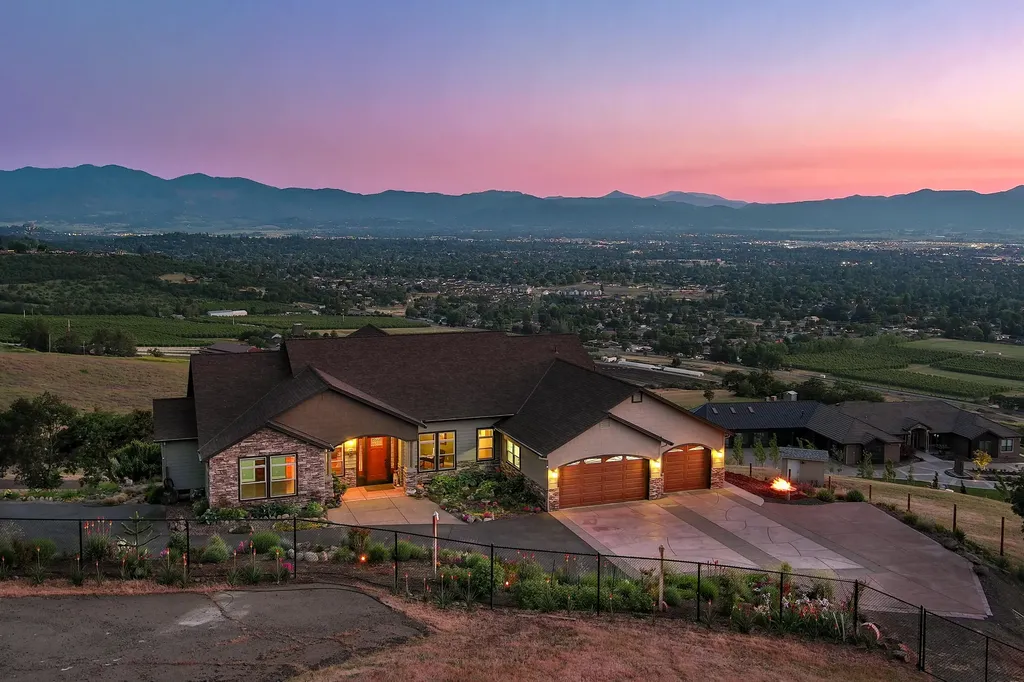 3558 Roxy Ann Heights Drive Medford OR 97504