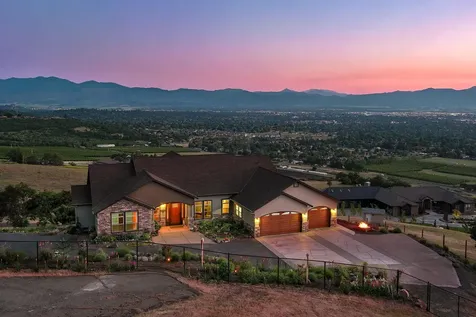 3558 Roxy Ann Heights Drive Medford OR 97504